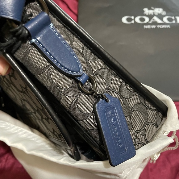 COACH Crossbody Unisex. In absolute perfect condition. - Picture 9 of 11